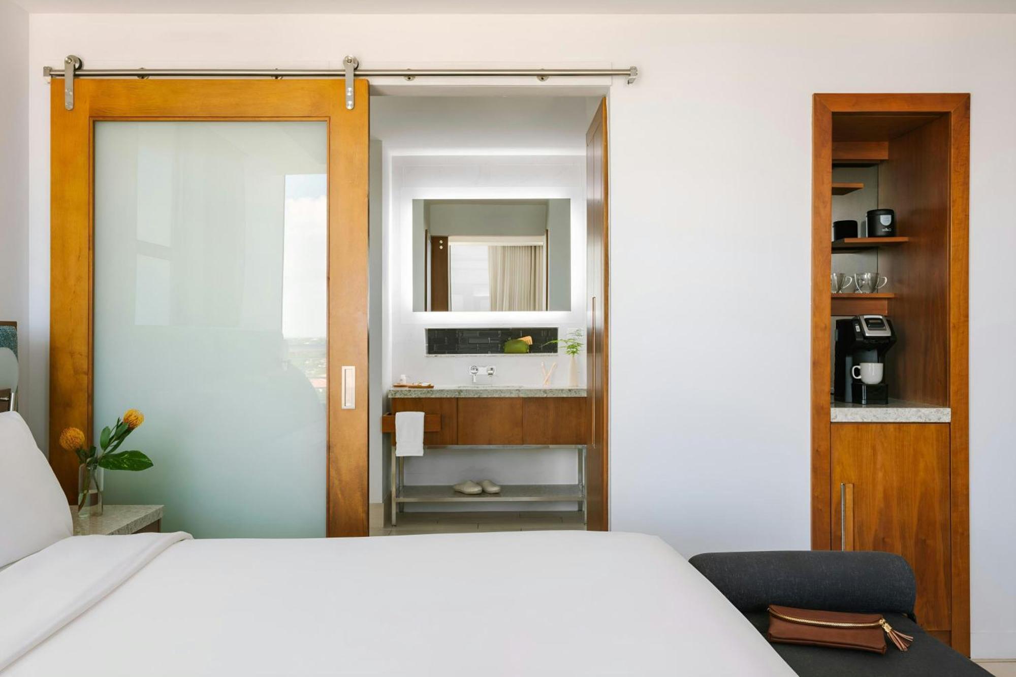 The Circ Hotel Hollywood, Sonder By Marriott Bonvoy 3*